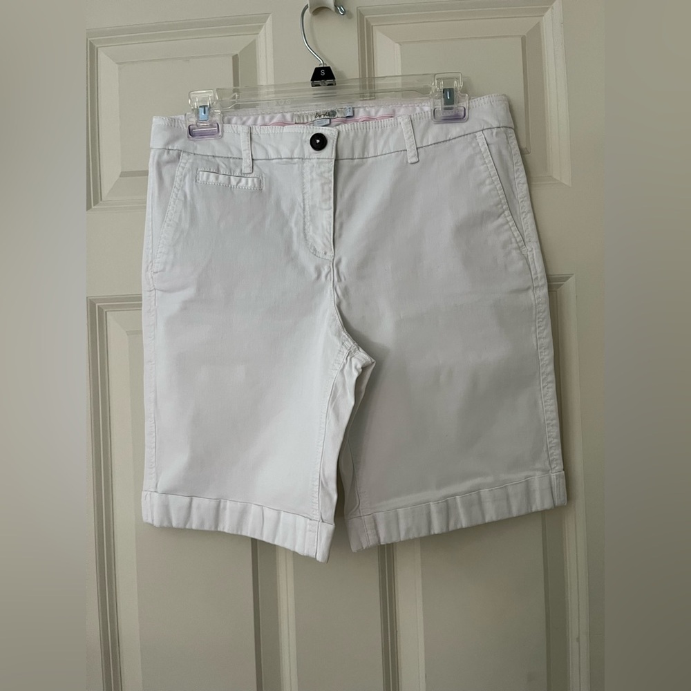 Women’s Boden White flat front shorts cuffed hem Cotton Elastane Size 6